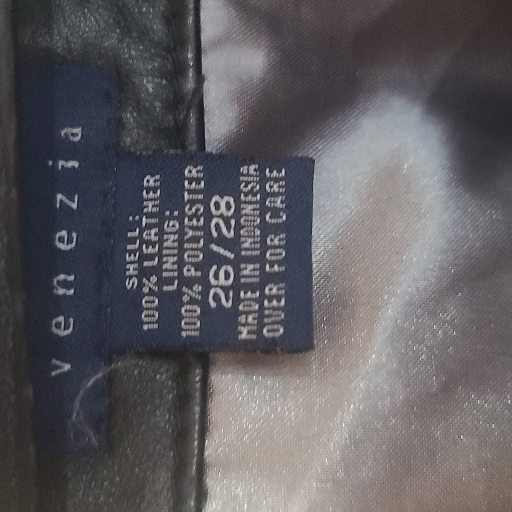 Leather jacket - Picture 2 of 6
